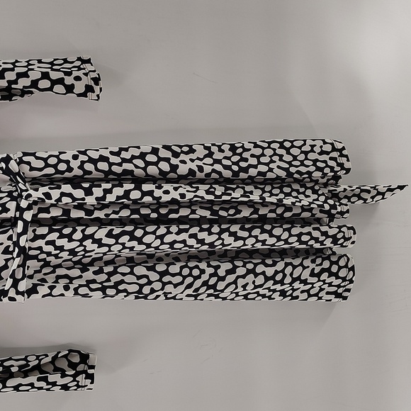 Versona Pullover Dress Size Small Faux Wrap Black and White Elbow Sleeve Stretch - Picture 3 of 8